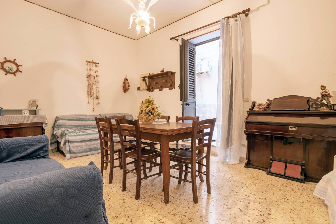Apartamento entero, Apartamento 'Una Porta A Mare' con Wi-Fi y Aire Acondicionado in Palermo, Provincia de Palermo