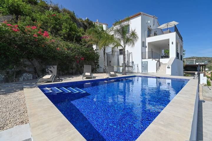 Villa für 6 Personen, mit Garten und Pool sowie Meerblick, kinderfreundlich