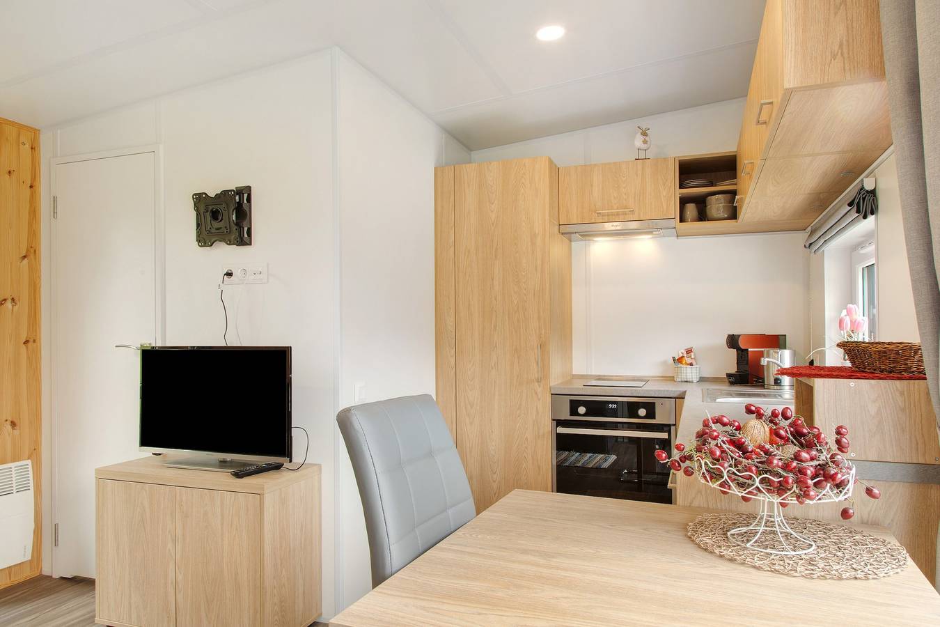Vakantiehuis 'Tinyhaus 1' met Uitzicht op de Bergen, Wi-Fi en Airconditioning, foto 13