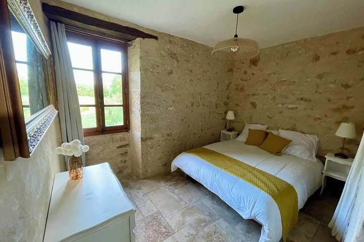 Location de vacances pour 9 personnes, avec jardin et terrasse à Saint-Aubin-de-Nabirat - 2