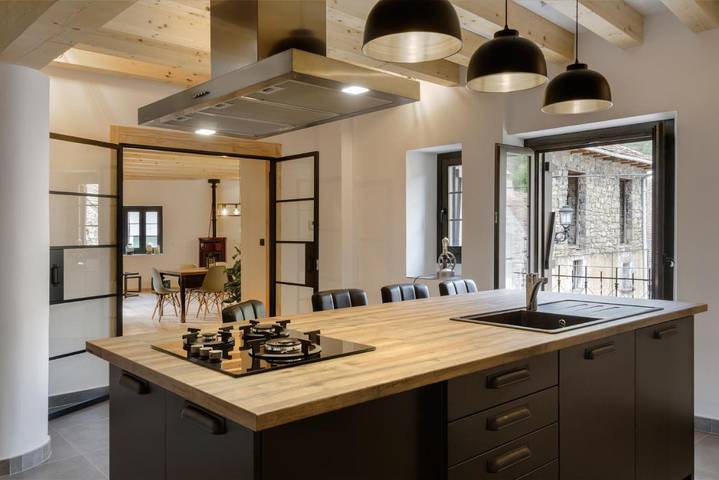 Chalet para 11 personas, con vistas y jardín, Se admiten mascotas en La Jacetania