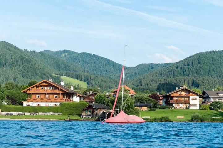 Appartement entier, Ferienwohnung 2 - Wallberg - Schlosserhof am See in Bad Wiessee, Alpes bavaroises