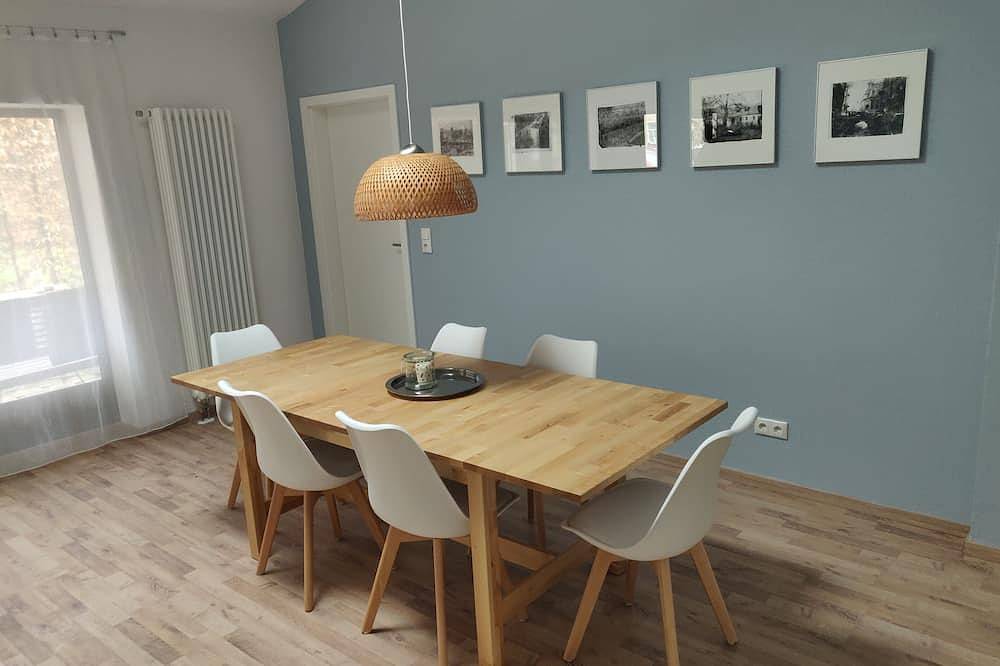 Ferienhaus Zentrum 6 Personen, barrierefrei ,2 Sz, Terrasse, Parkplatz, Wallbox in Weimar, Weimarer Land