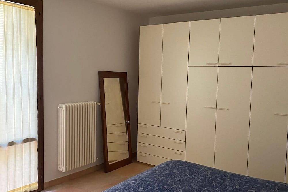 Ganze Wohnung, Apartment just steps away from the sea with pool and whirlpool in Pesaro, Valle del Metauro