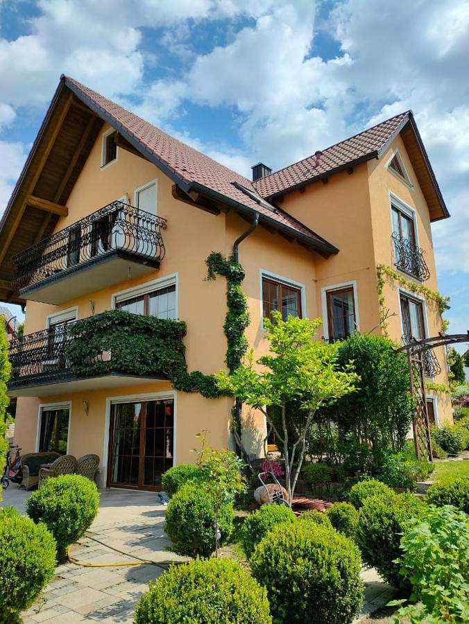 Ferienwohnung für 5 Personen, mit Terrasse und Garten sowie Sauna und Ausblick in Neunburg vorm Wald