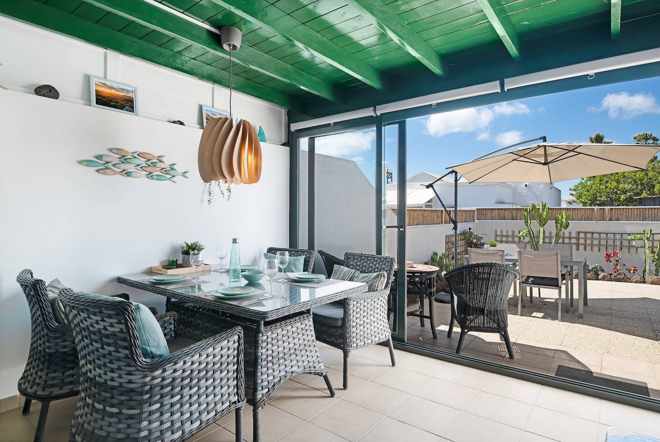 'Mi Casita' with Mountain View, Private Terrace and Wi-Fi in Playa Blanca, Yaiza