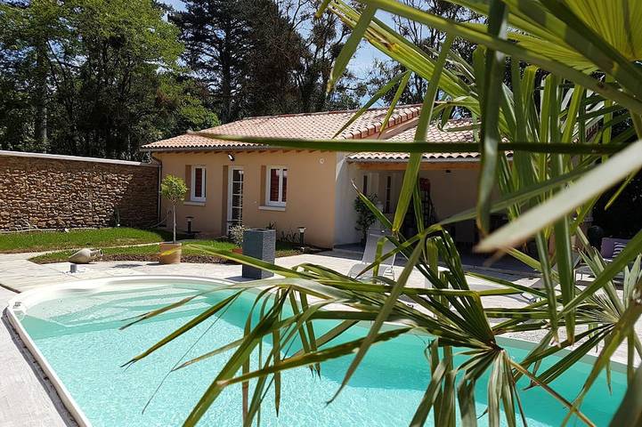 Gîte pour 6 personnes, avec Terrasse ainsi que Jardin et Piscine