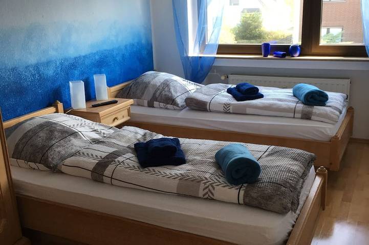 Ganze Wohnung, 4 Zimmer Wohnung mit Balkon  (und Garten - !! aktuell nicht nutzbar !!) in Troisdorf, Rhein-Sieg-Kreis