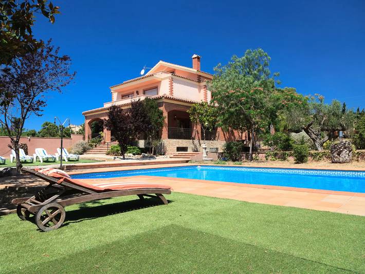 Casa rural para 10 personas, con jardín, Se admiten mascotas en Botarell