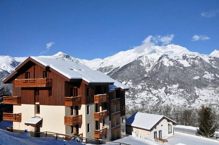 Appart’hôtel pour 4 personnes, avec balcon et jacuzzi ainsi que sauna et piscine