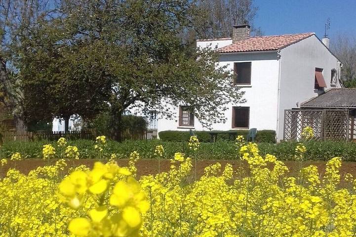 Location de vacances pour 8 personnes, avec jardin à Rioux