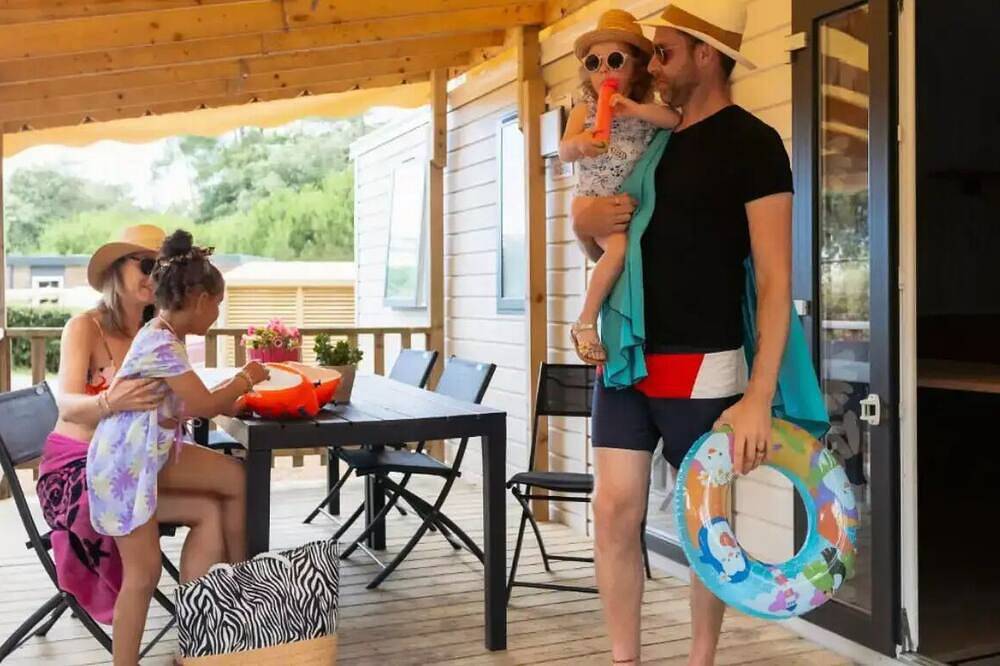 Mobil-home Nirvana 5 Pièces 8 Personnes + Tv in Jard-sur-Mer, Vendée