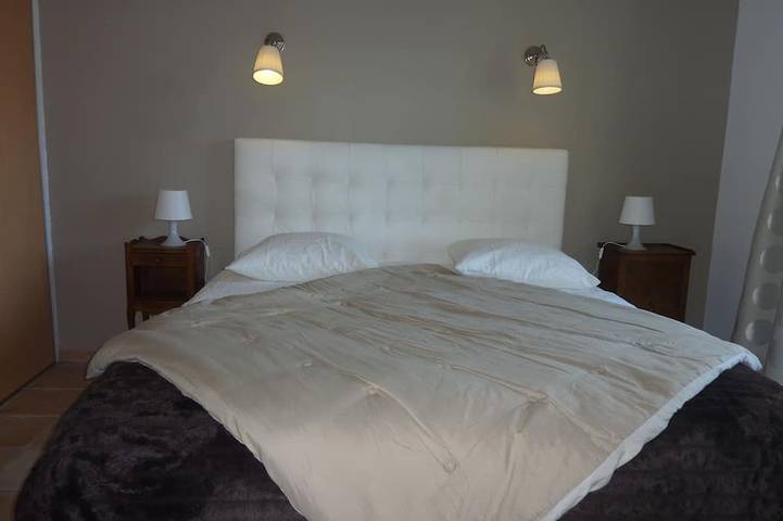 Location de vacances pour 4 personnes, avec terrasse et jardin dans Office De Tourisme Du Pays Des Sorgues Et Des Monts De Vaucluse - 3