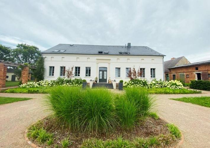 Ferienwohnung für 9 Personen, mit Terrasse und Garten sowie Pool
