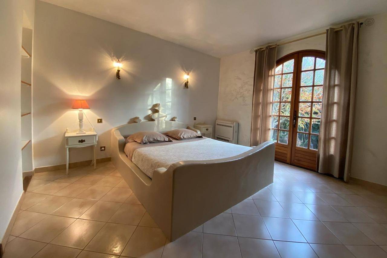 Family Double Room in Le Brusc, Six-Fours-les-Plages
