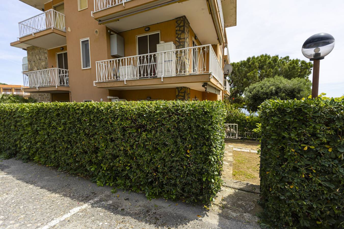 Ganze Ferienwohnung, La casa di Sara - La Casa di Sara Trilocale con con giardino privato in Cipressa, Riviera di Ponente