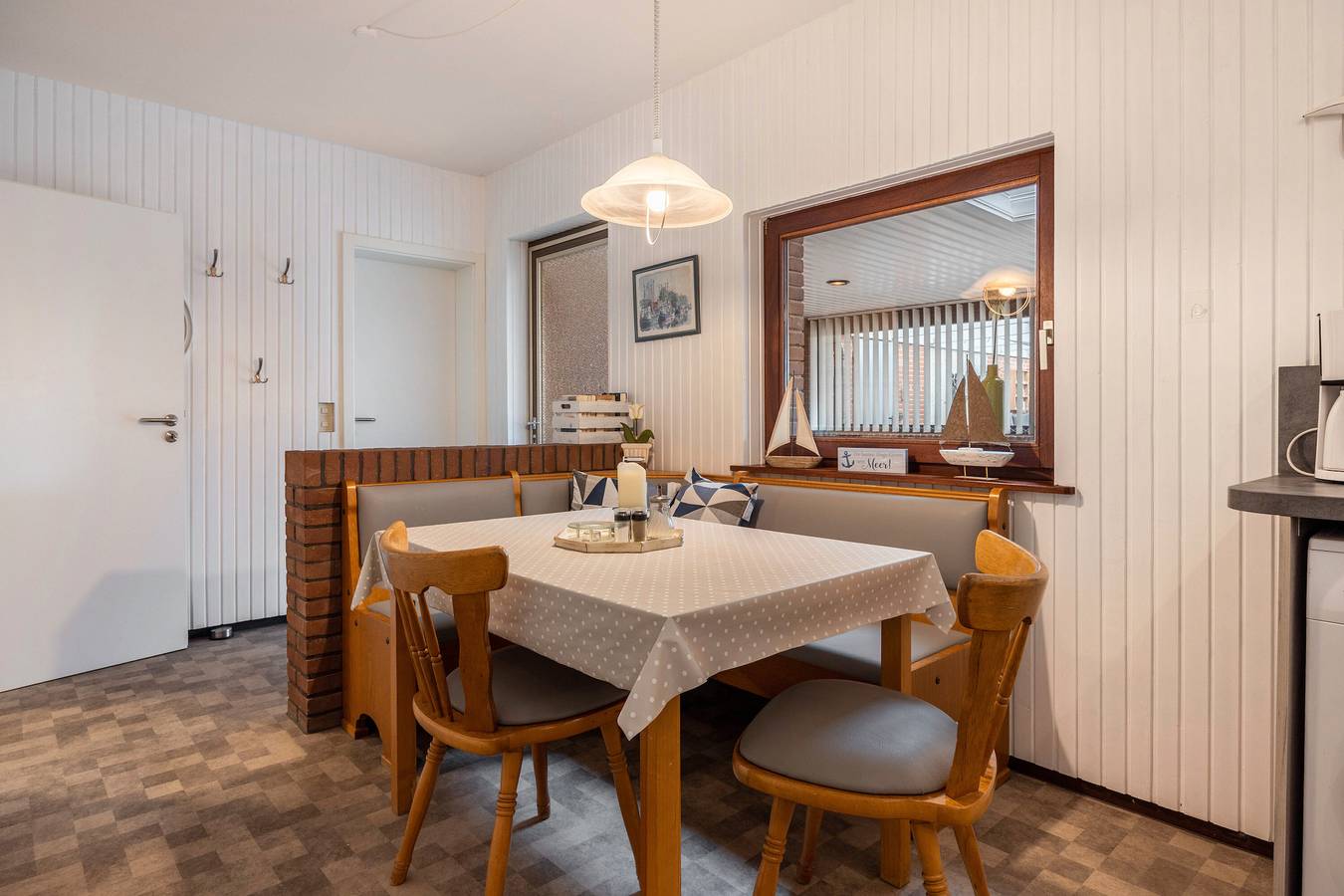 Ganze Wohnung, Ferienwohnung 'Nordseewind' mit gemeinsamer Terrasse, privatem Garten und Wi-Fi in Kronprinzenkoog, Dithmarschen