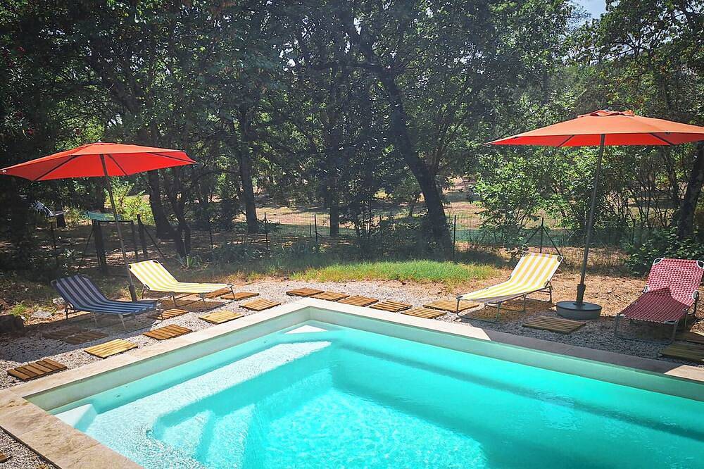 Beautiful villa in the trees with air-con and pool in Les Arcs-sur-Argens, Draguignan en omgeving