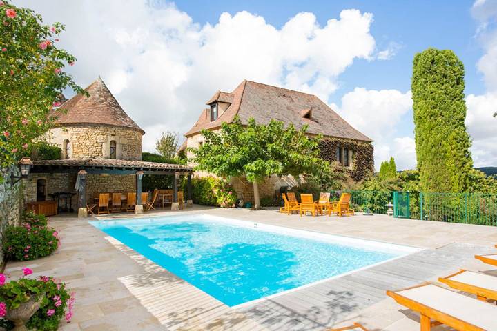 Location de vacances pour 20 personnes, avec Terrasse ainsi que Jardin et Piscine à Sainte-Mondane