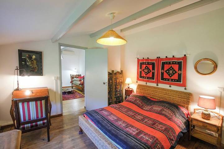 Gîte pour 2 personnes, avec terrasse et jardin à Saint-Mitre-les-Remparts - 2