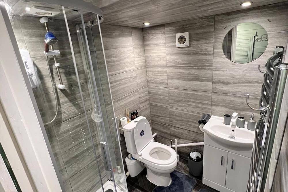 Luxury & cozy cabin retreat in Guilford  in Guildford, Surrey