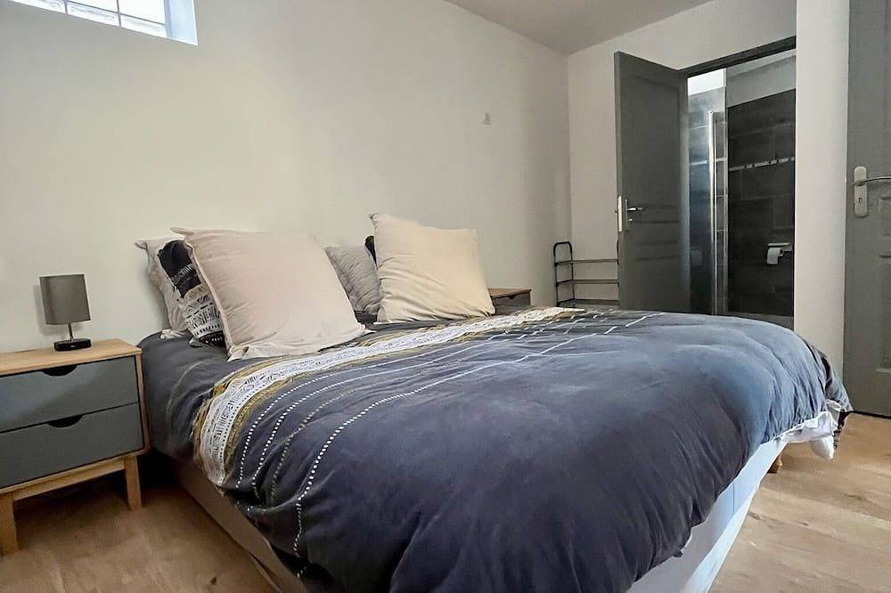 April' House Town house in Neffiès, sleeps 8. Pets welcome. in Neffiès, Béziers region