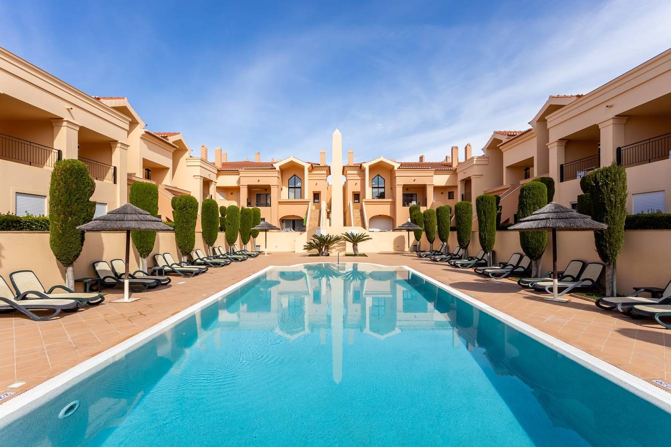 Entire apartment, Baia da Luz - Upper Luz Suite in Praia da Luz, Faro District