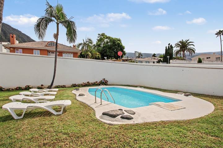 Casa vacacional 'Canarian Villa with Pool' con vistas a la montaña, piscina privada y Wi-Fi in Risco Caido, La Orotava