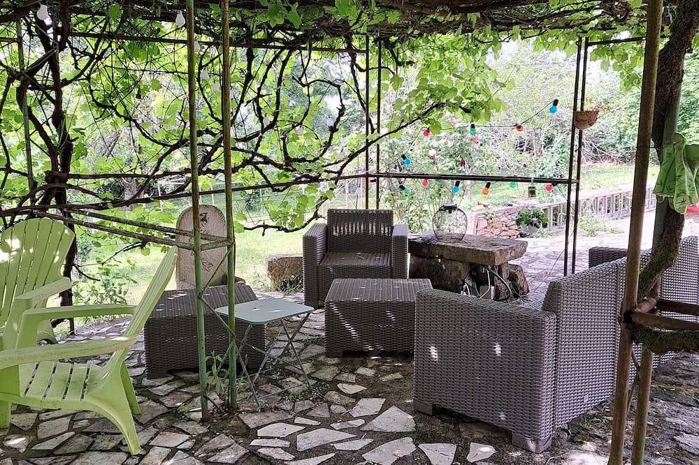 Grande maison de charme 211 m², piscine, jardin clos, terrasses, calme absolu in Cours (Deux-Sèvres), Région de Niort