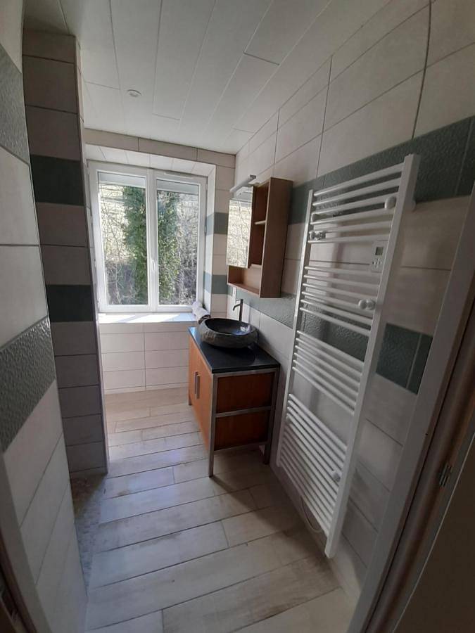 Gîte pour 4 personnes, avec terrasse à Arinthod - 3