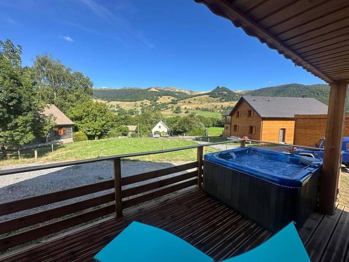 Gîte pour 4 personnes, avec jacuzzi et terrasse à Le Claux - 3