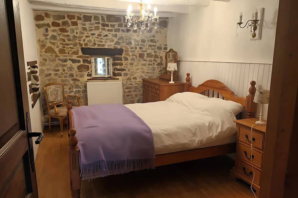 Private gîte La Bonne Marie - garden & pool - dog friendly in Thorigné-en-Charnie, Mayenne
