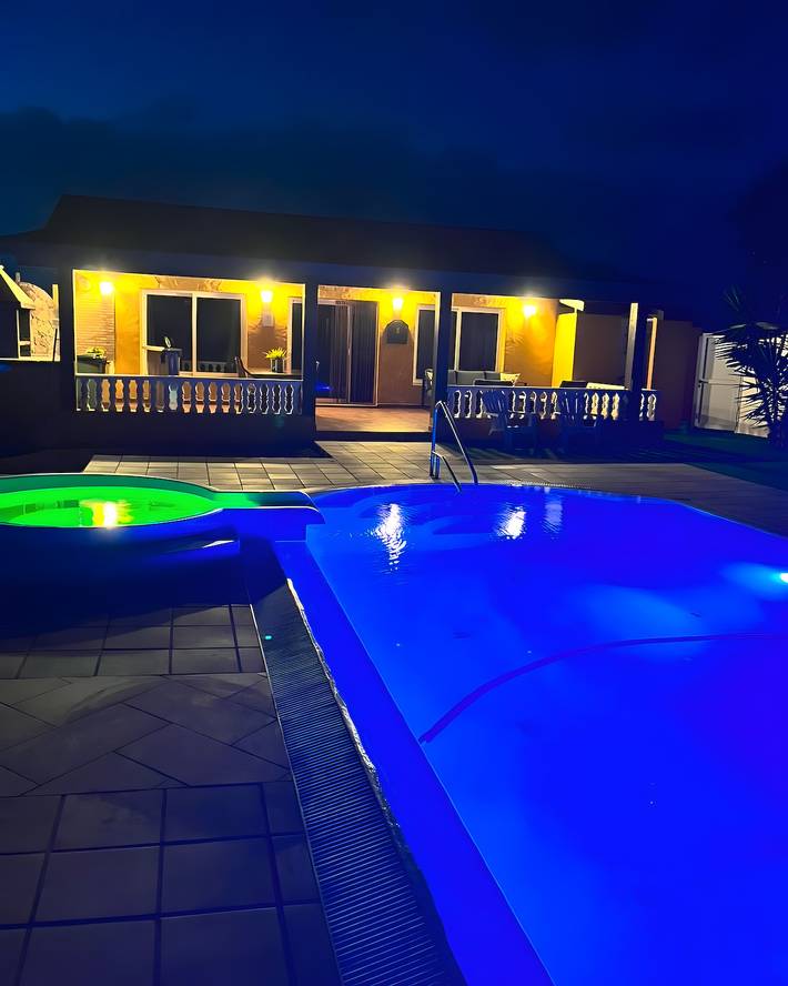 Vacation rental for 5 people, with children pool and yard as well as hot tub in Fuerteventura