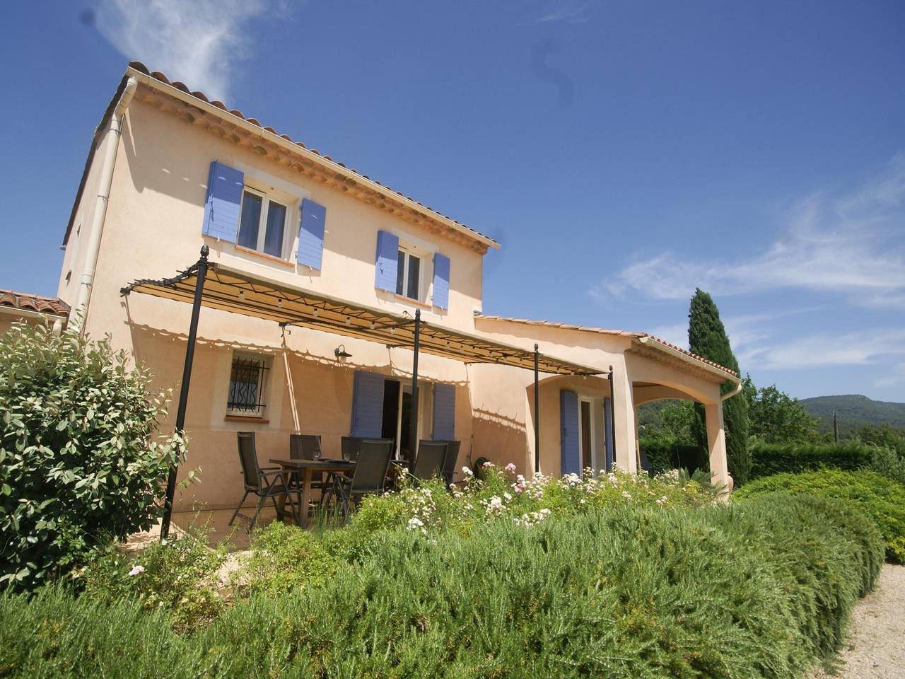 Villa in small domain with pool and tennis court in Aups, Región Brignoles