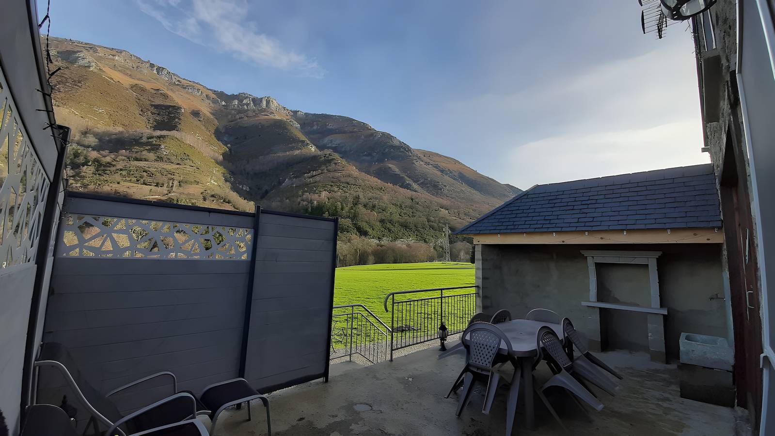 Maison de vacances « La Grange Aux Chats » avec vue montagne, Wi-Fi et climatisation in Campan, Pyrénées