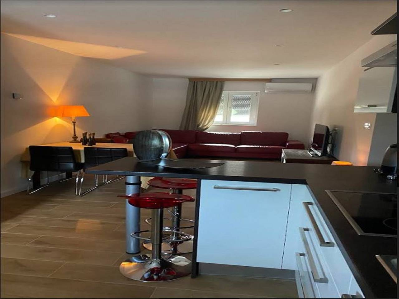 Three Bedroom Villa With Private Pool in Dalmatinisches Zagora