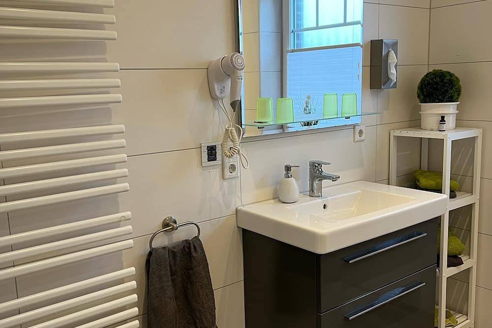 Ganze Wohnung, Familienfreundliche Ferienwohnung m. 2 Sz, Wintergarten, Wellness,Fahrrädern in Pewsum, Krummhörn