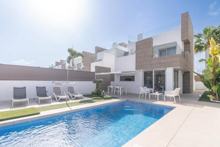 Casa rural para 6 personas, con terraza y piscina además de vistas al lago y vistas, Se admiten mascotas en Guardamar del Segura