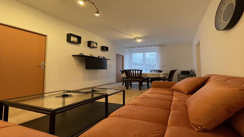 Gîte pour 5 personnes, avec jardin à Noyen-sur-Sarthe