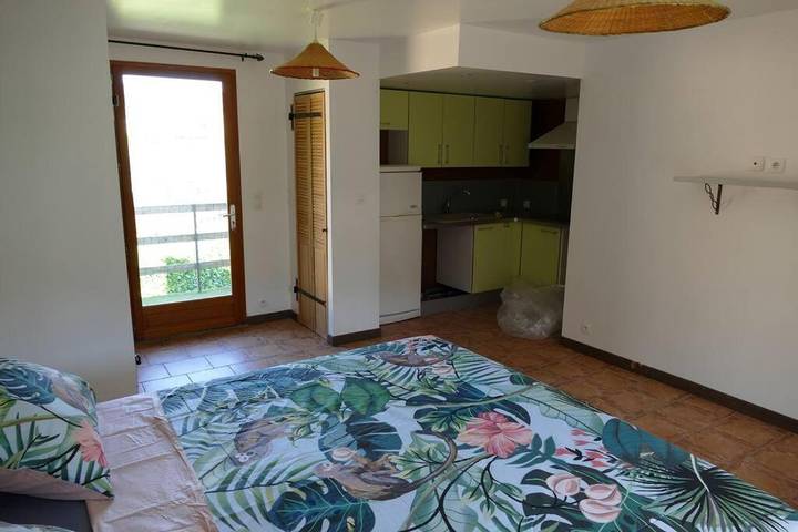 Location de vacances pour 10 personnes, avec vue et jardin ainsi que balcon et piscine dans Gorges d'Héric - 4