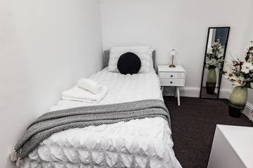 Holiday Rental for 7 People in Manchester, Greater Manchester, Photo 3