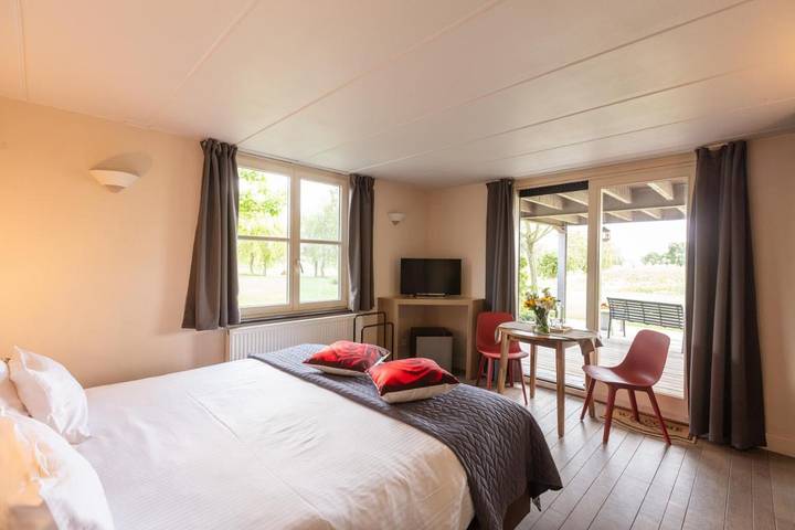 Chambre d’hôte pour 3 personnes, avec Terrasse et Jacuzzi ainsi que Jardin et Piscine à Aalter