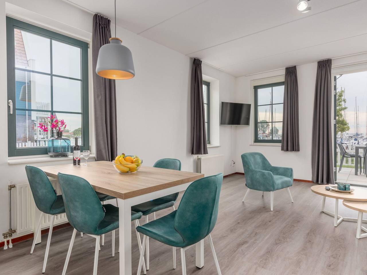 Geheel appartement, Vakantieappartement voor 5 personen met zwembad in Volendam, Markermeer