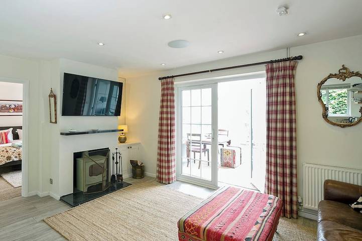 Cottage for 4 people, with garden, with pets in Surrey Hills