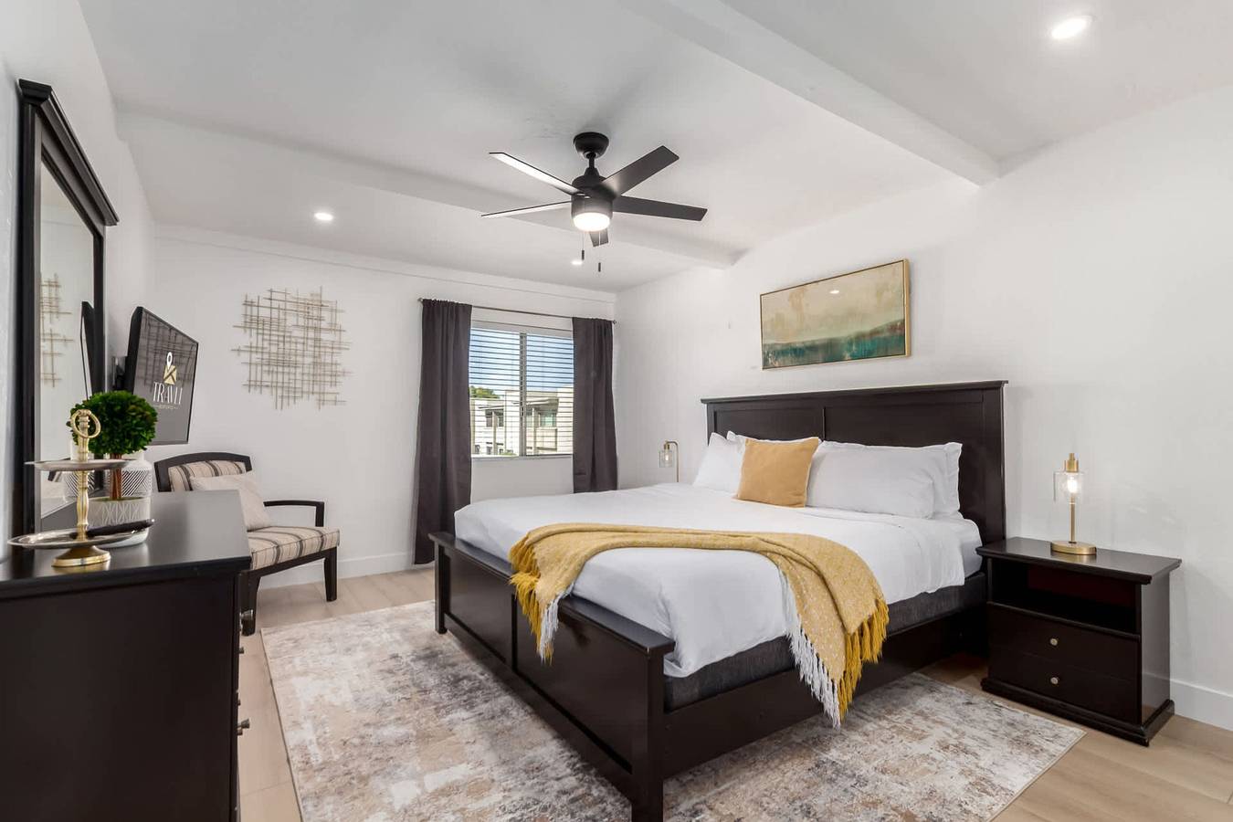 Entire apartment, Walk 2 Old Town - Pool View Fashion Square in Camelback Mountain, Scottsdale