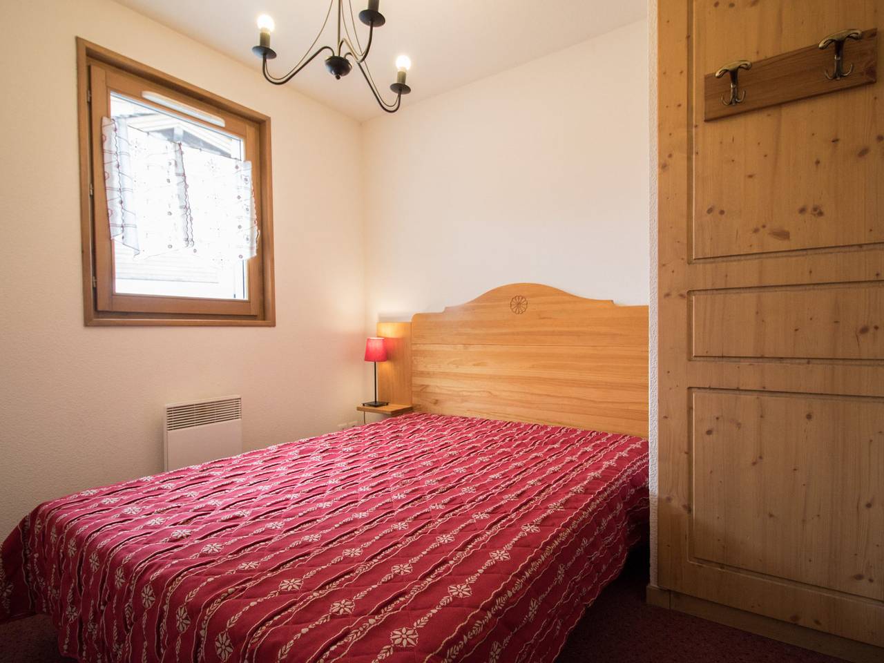 Ganze Wohnung, Geräumige 6 Pers Wohnung an der Piste mit Balkon und Parkplatz in Lanslebourg-Mont-Cenis, Region Saint-Jean-de-Maurienne