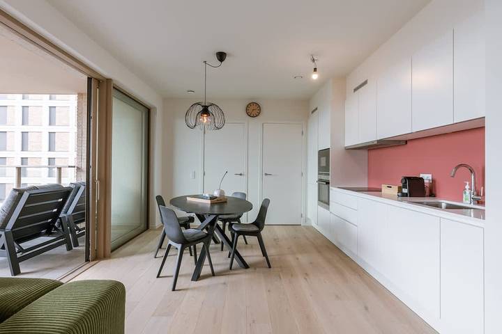 Ganze Wohnung, Comfortable retreat w/ patio & parking in Oostende stadt, Oostende