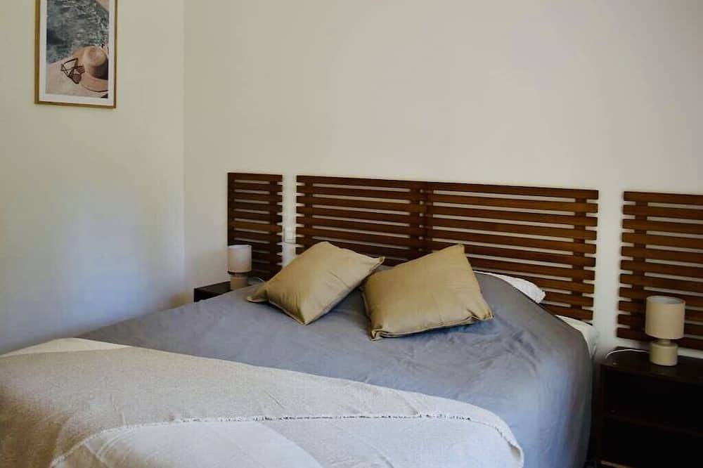Beautiful Provencal Villa on one Level - Walking to the Village - 12 People in Valbonne, Cannes region