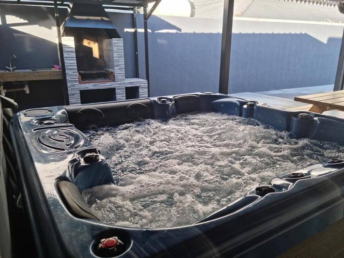 Maison de vacances pour 12 personnes, avec piscine ainsi que terrasse et jacuzzi