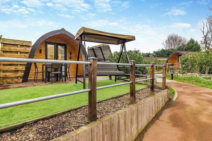 Glamping for 2 people, with hot tub in Nottinghamshire
